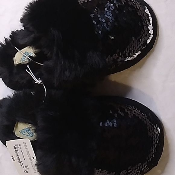 Girls Slippers size 12 / 13 black with boa and sequence that turns silver. NWT - Picture 1 of 8
